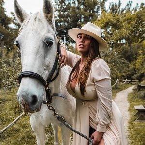 Meet your Posher, Alexandra